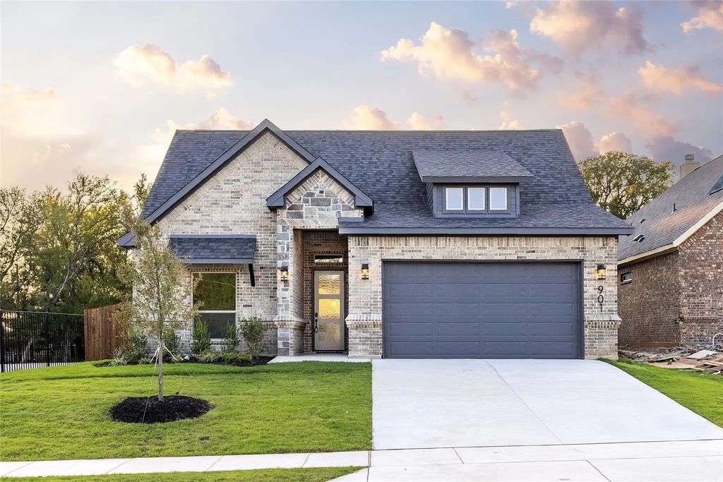 901 Boston Lane, River Oaks