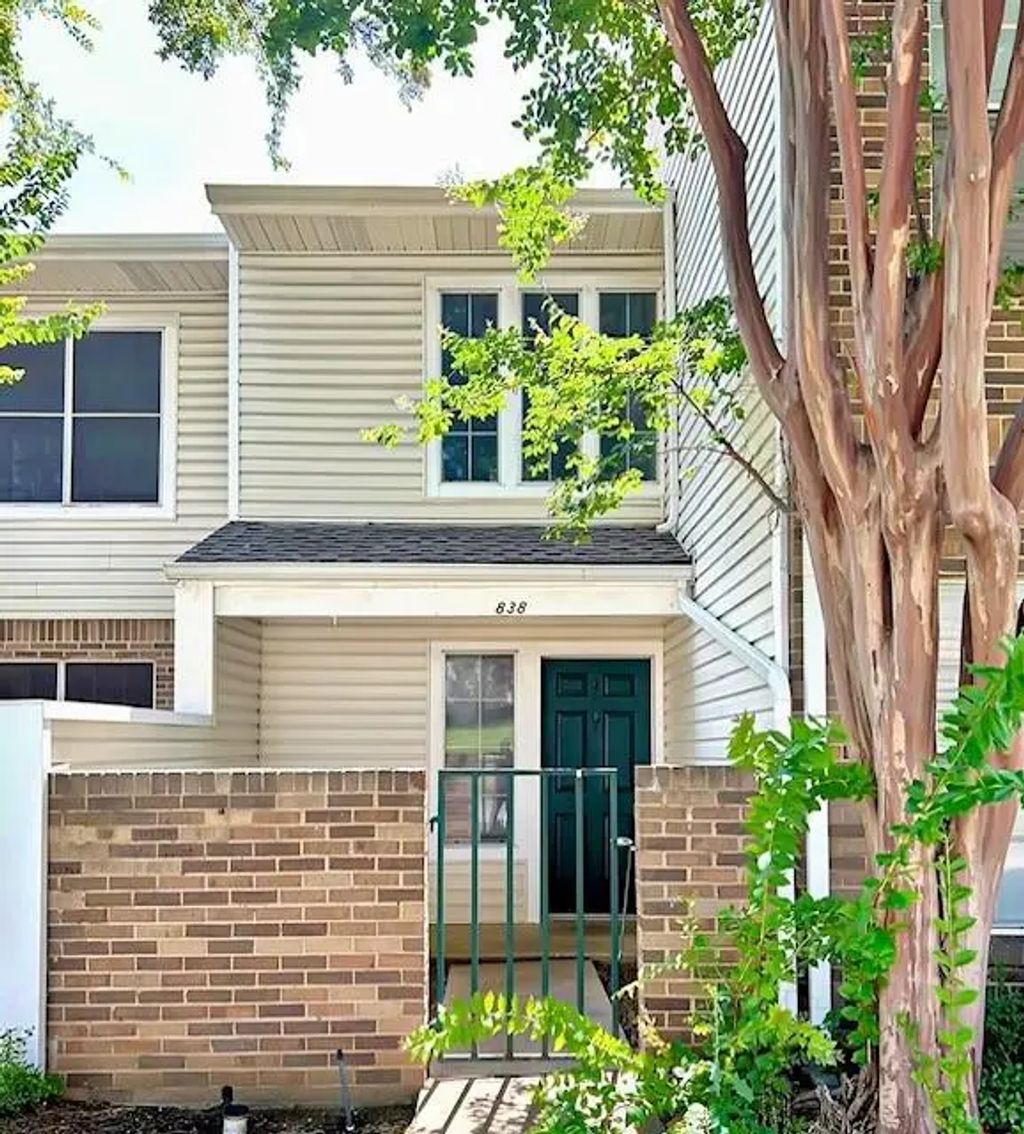 838 Creekside Drive, Lewisville