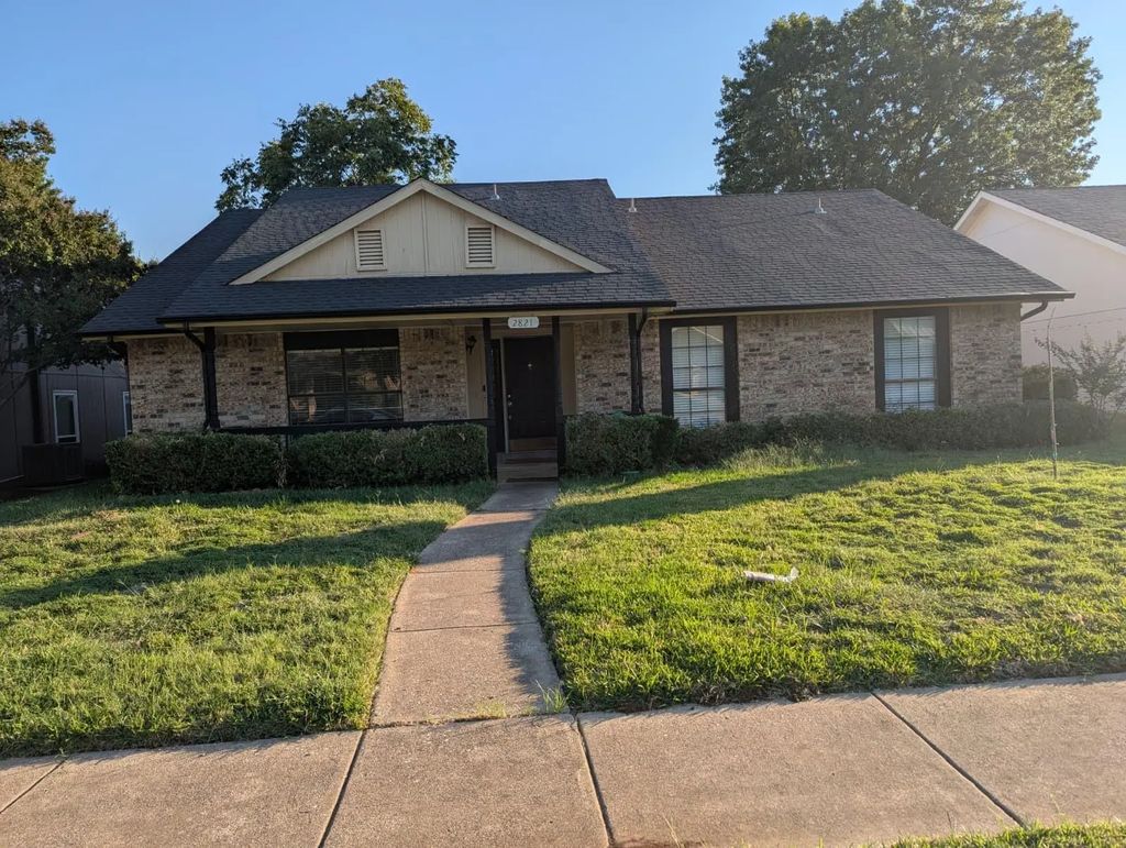 2821 Stratford Lane, Flower Mound