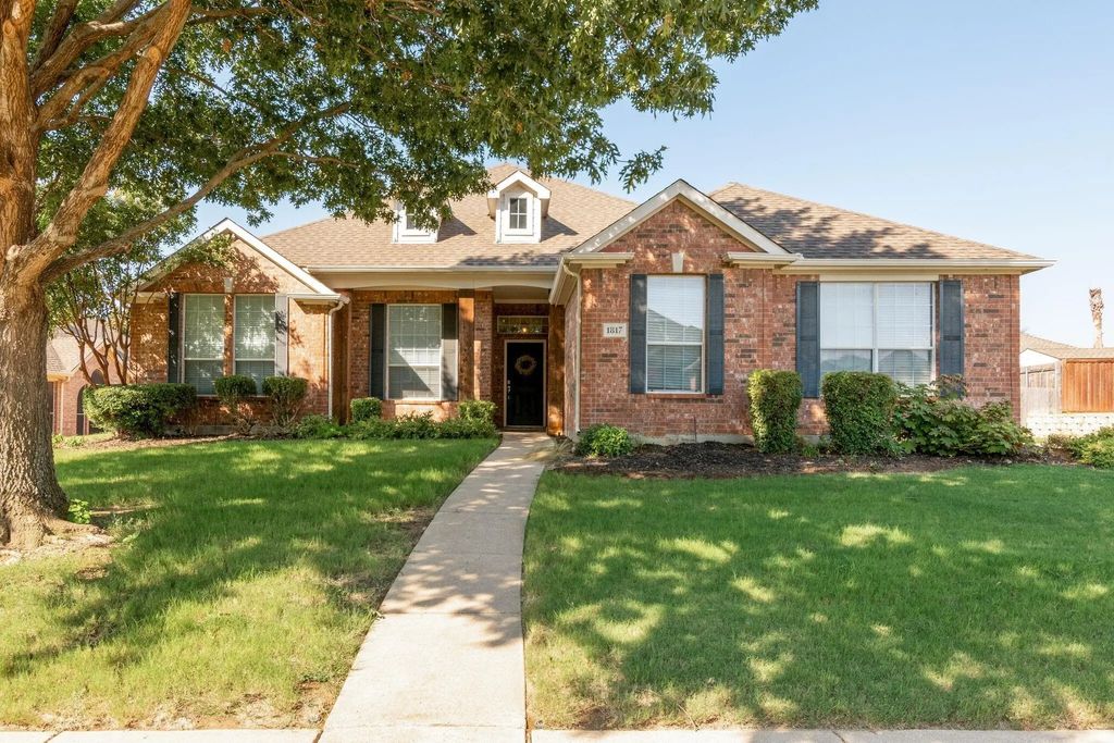 1817 Clear Summit Lane, Mansfield