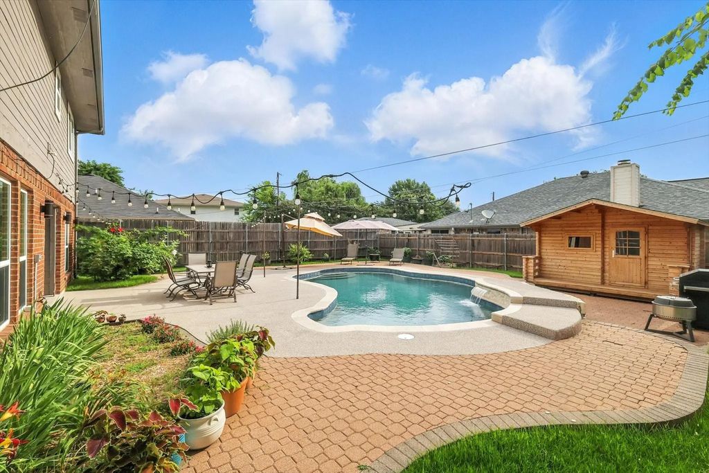 6902 Kara Place, North Richland Hills