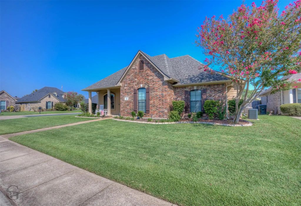 501 Falling Water Circle, Bossier City