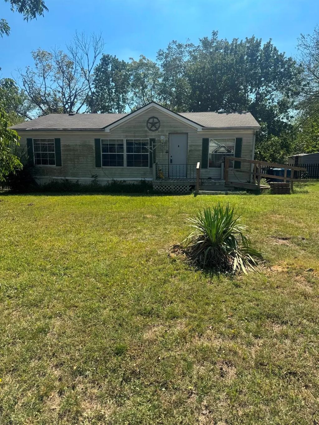 228 E Heron Street, Denison