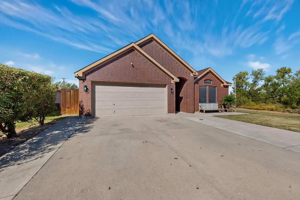10332 Grigsby Drive, Fort Worth