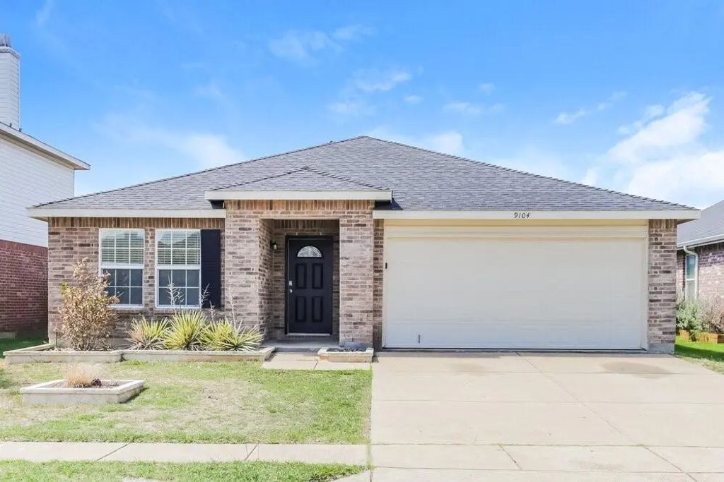 9104 Old Clydesdale Drive, Fort Worth