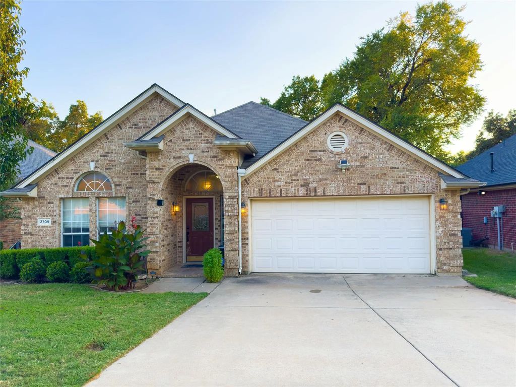3709 Alder Trail, Fort Worth