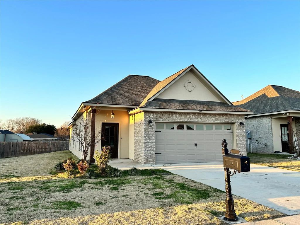 1907 Valdemar Place, Bossier City