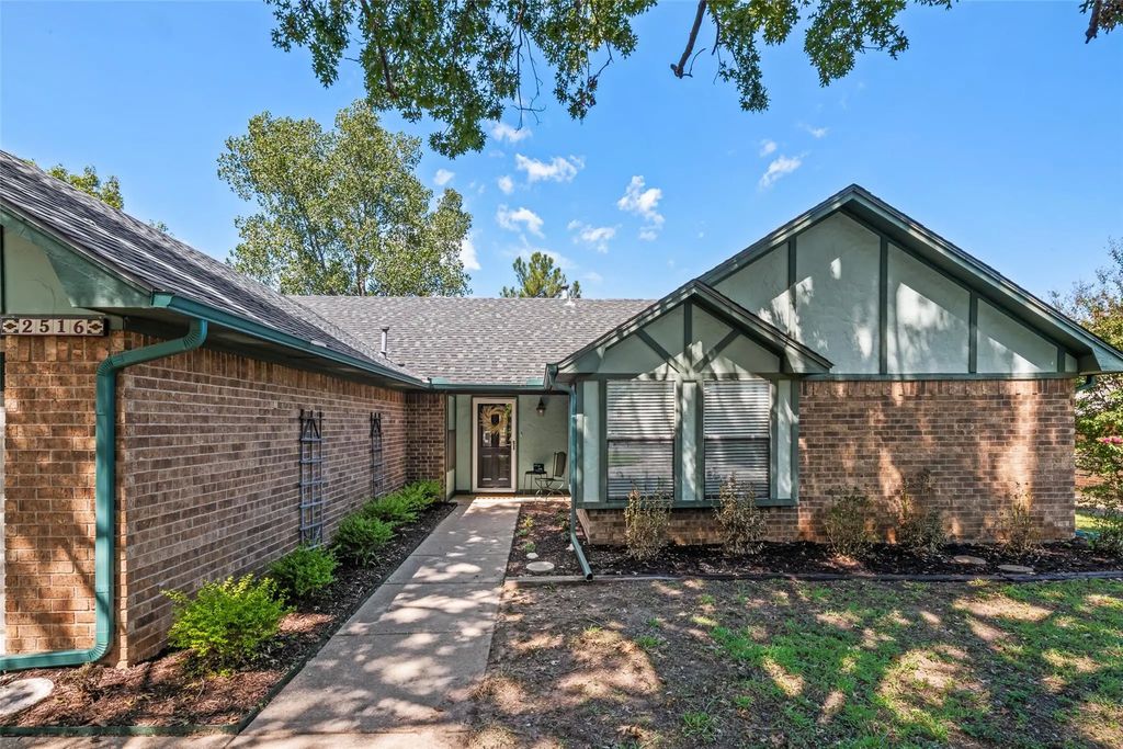 2516 Bowling Green Street, Denton