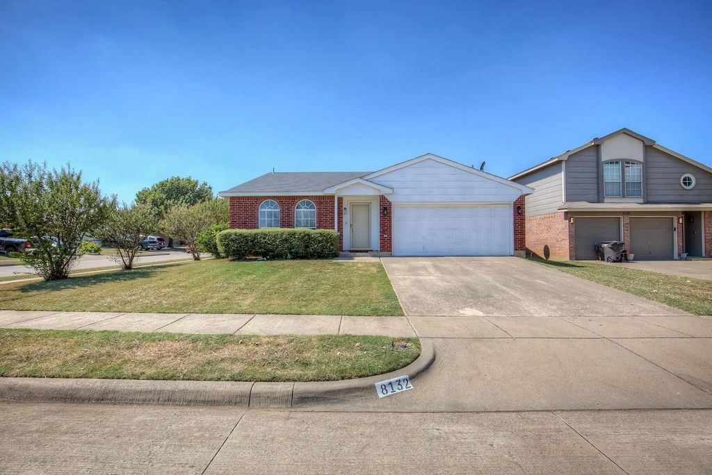 8132 Sweetwater Lane, Fort Worth