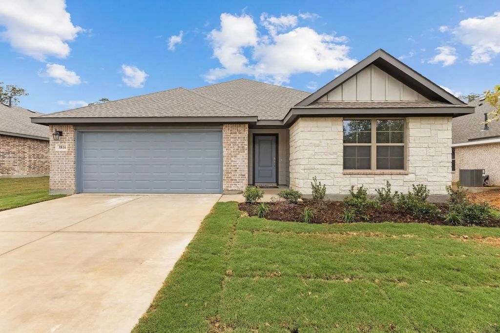 3816 Rose Hill Court, Denison