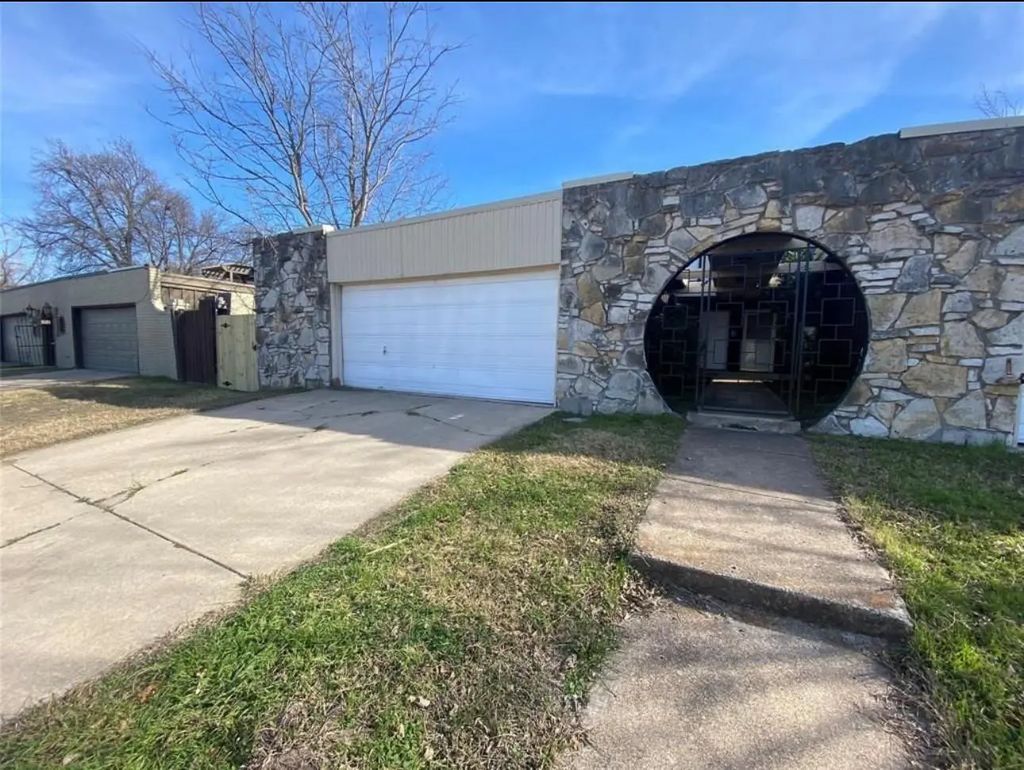 6327 Walraven Circle, Fort Worth