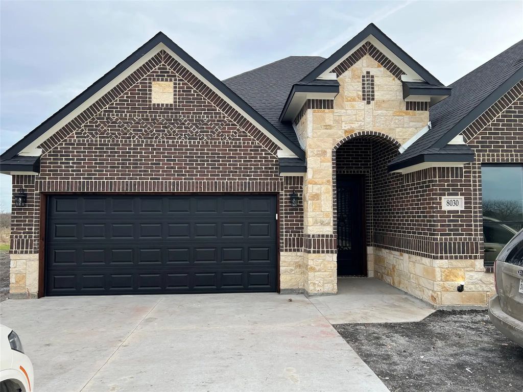 8030 County Road 1058, Rice