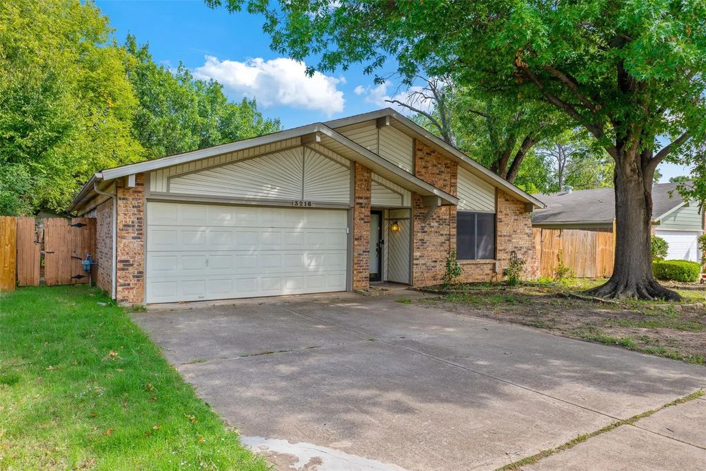 3216 Scenic Hills Drive, Bedford