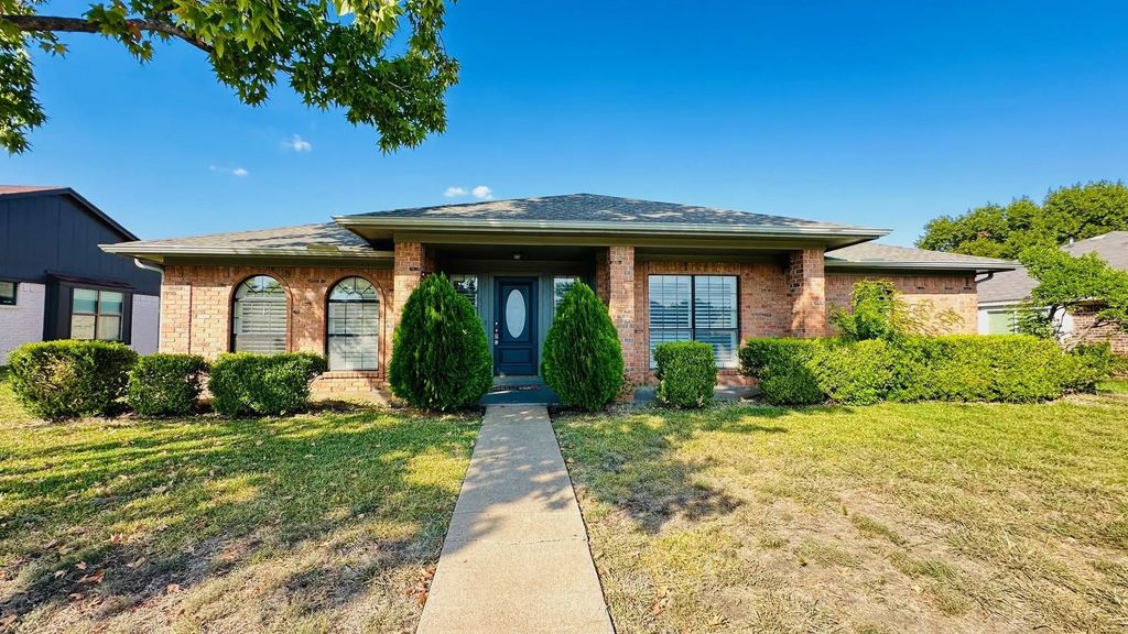 813 Sandhurst Drive, Plano