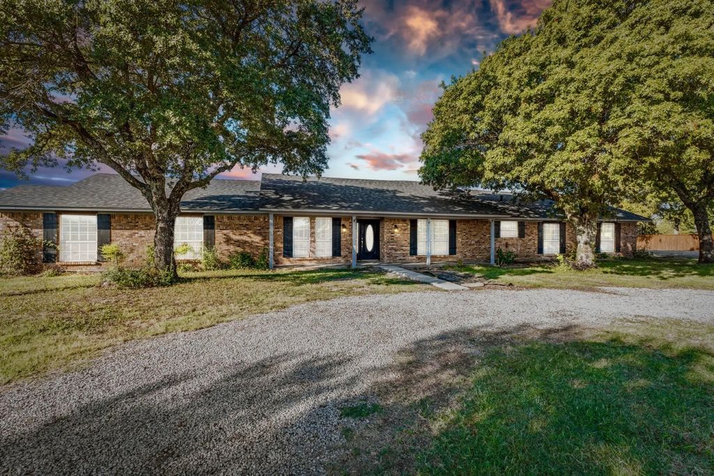 17187 University Drive, Forney