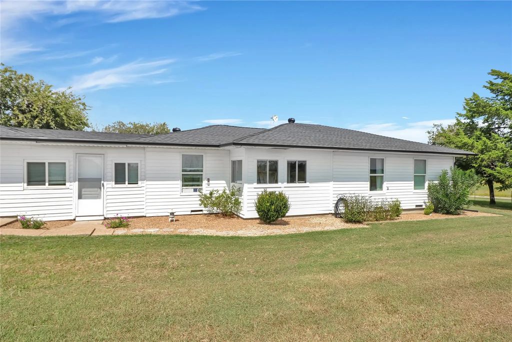 2204 Creechville Road, Ennis