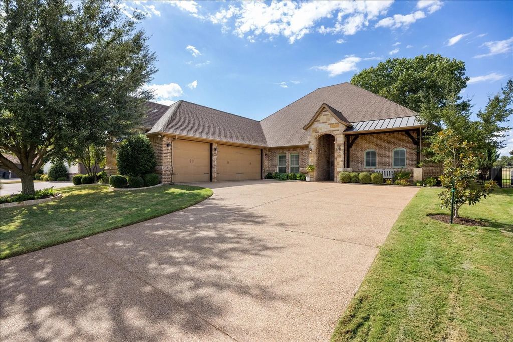 1223 Prestwick Court, Granbury