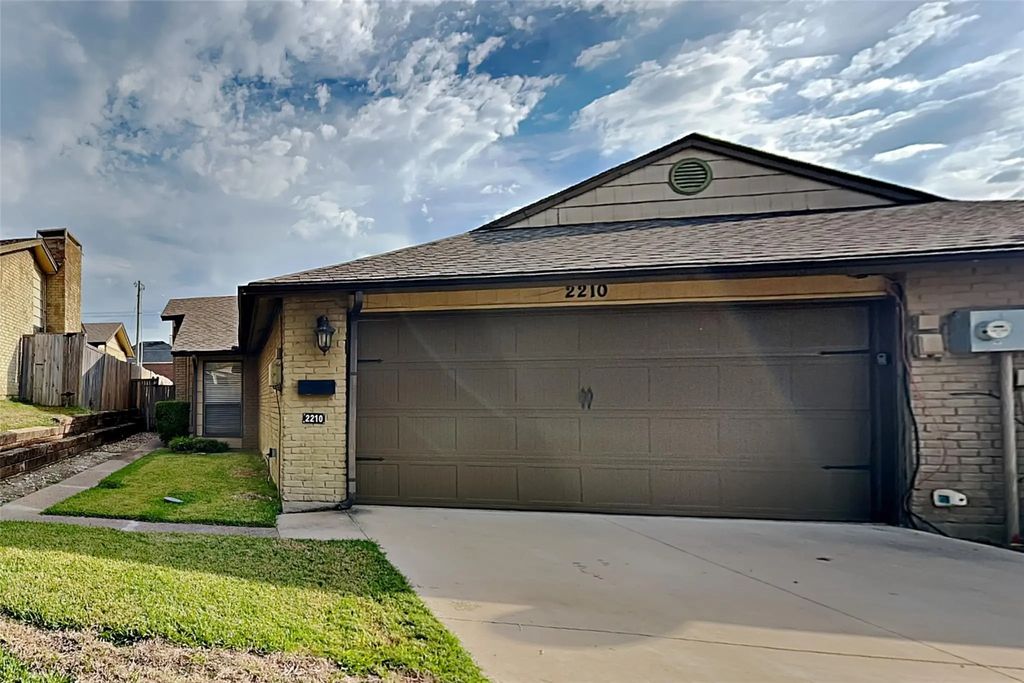 2210 Heritage Circle, Carrollton
