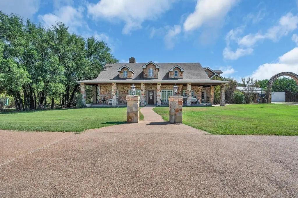2300 N Rock Creek Road, Waco