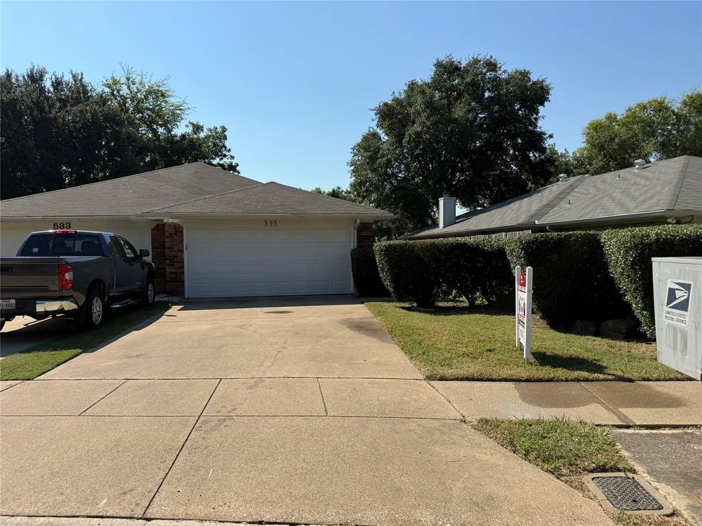 535 Essex Place, Euless