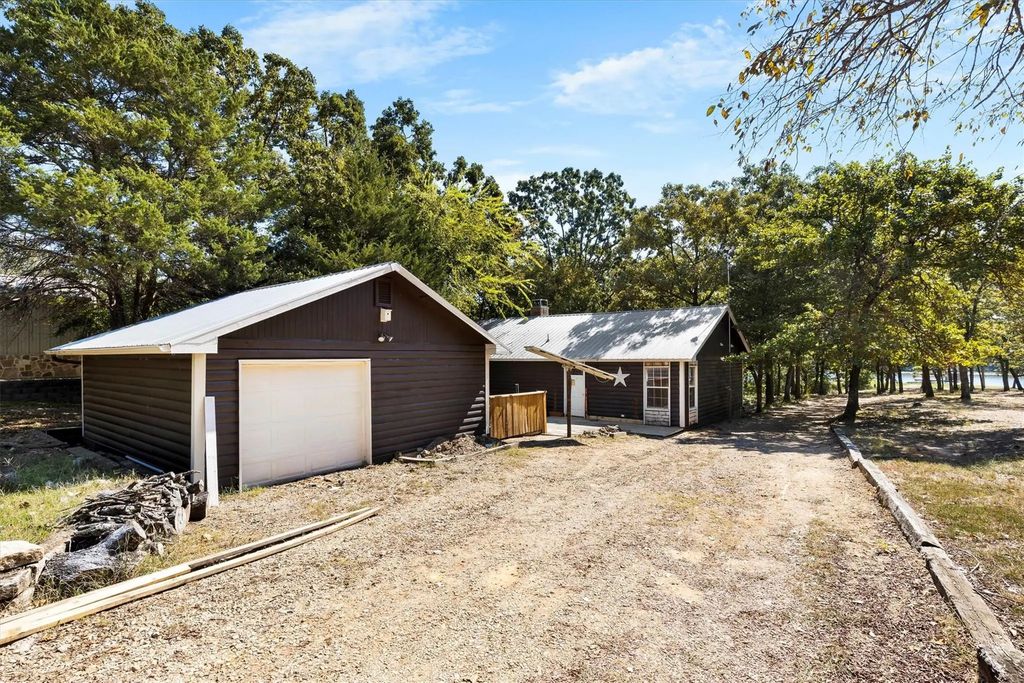 201 County Road 1992, Yantis