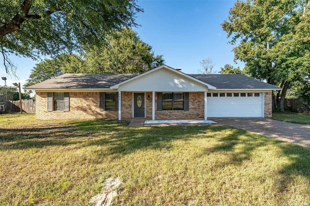 204 Windridge, Whitehouse