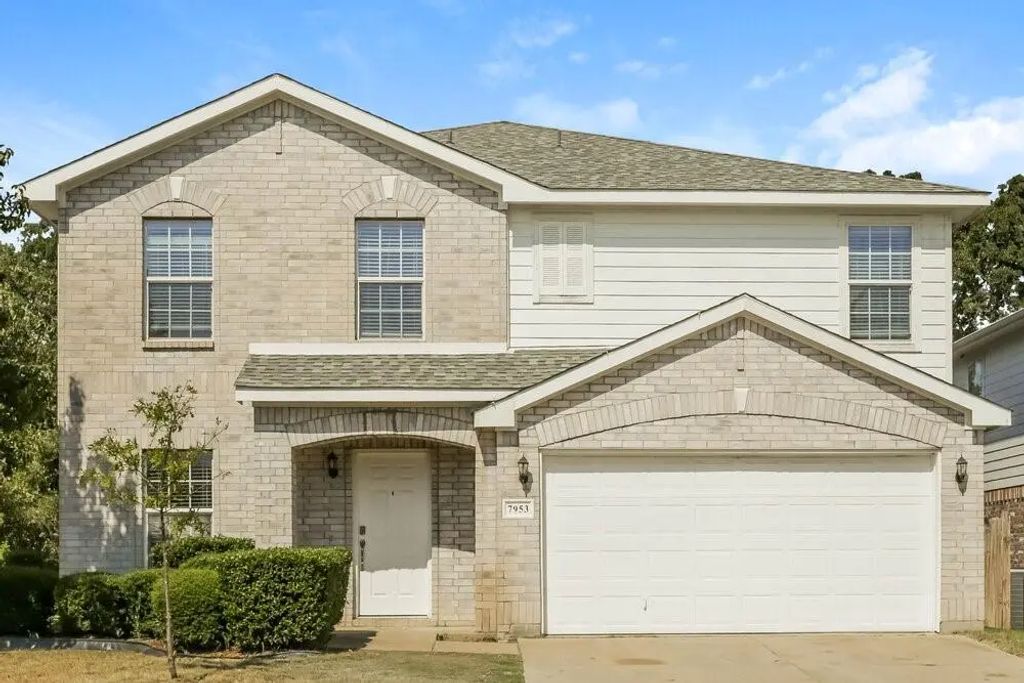 7953 Meadow Spring Lane, Fort Worth