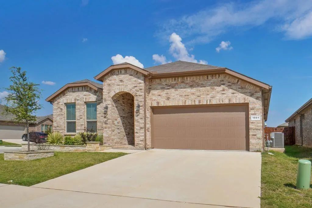 1001 Croxley Way, Fort Worth