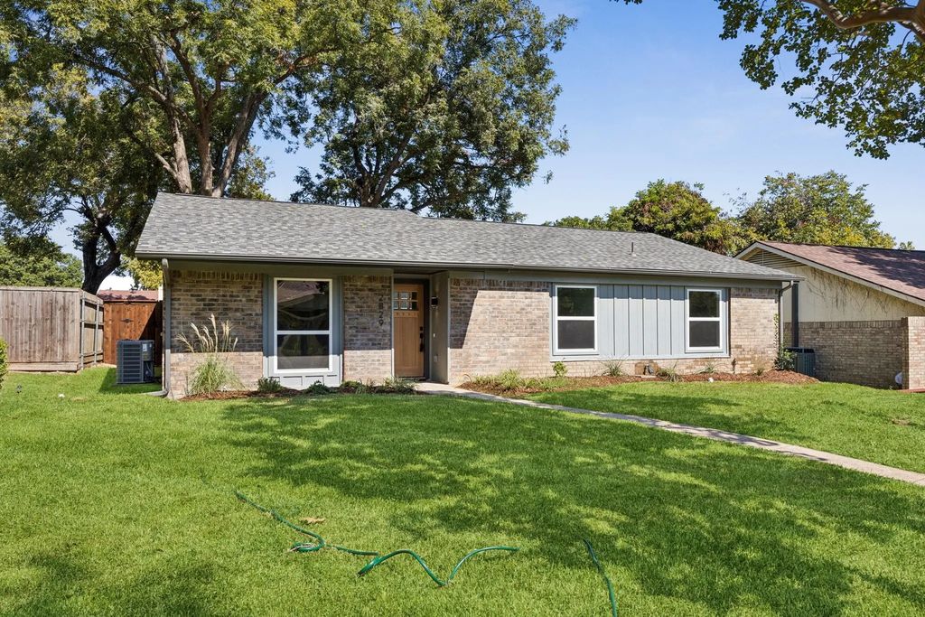 2829 Holy Cross Lane, Garland