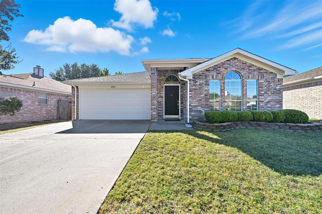 8057 Summer Sun Drive, Fort Worth