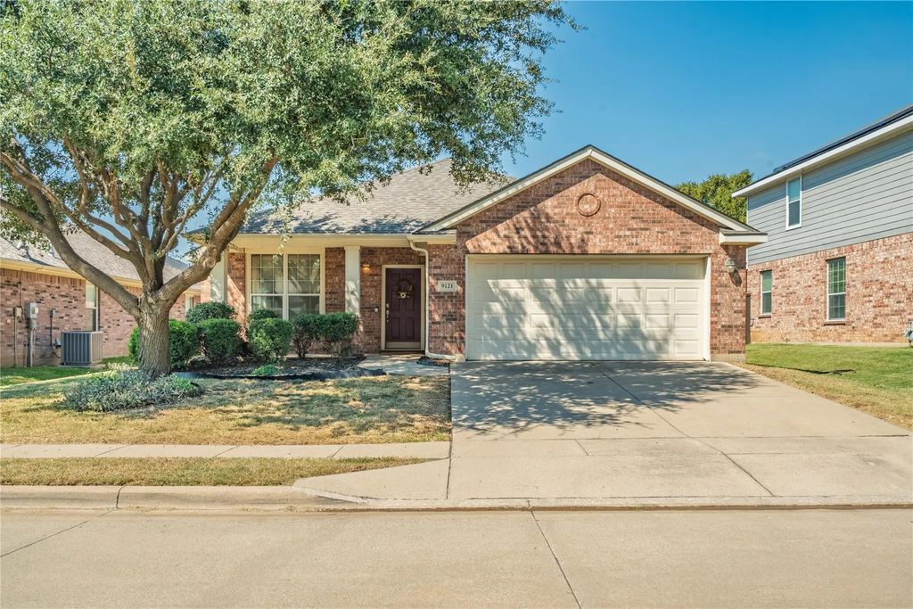 9121 Oldwest Trail, Fort Worth