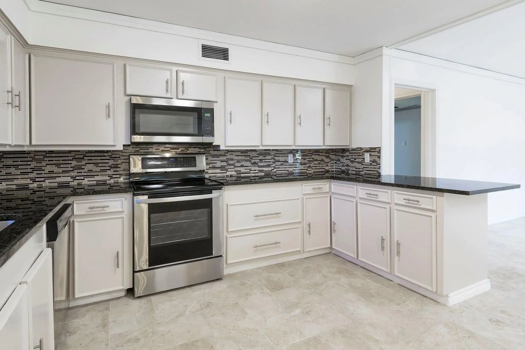 7709 Village Trail Drive, Dallas