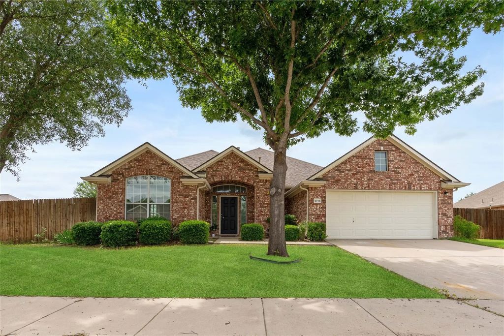 9716 Meadow Creek Drive, Denton