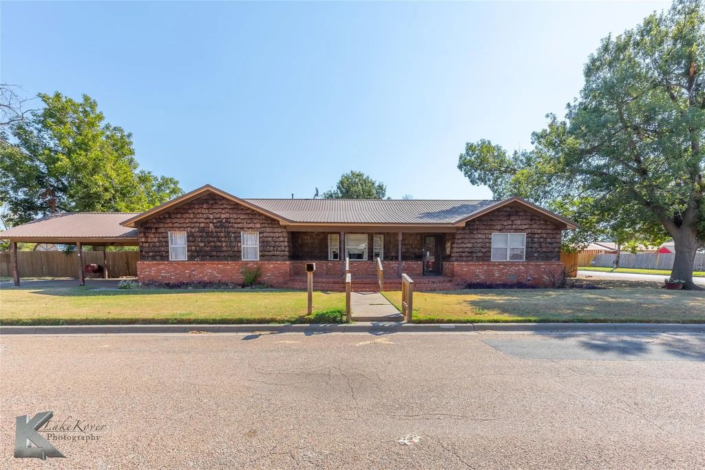 680 S 11th Avenue, Munday