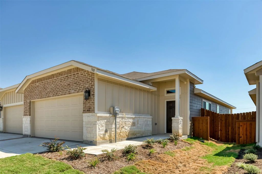 700-704 Harvest Moon Drive, Venus