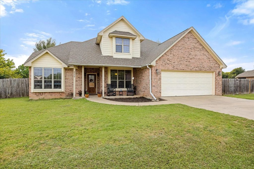 3204 Bowie Street, Granbury