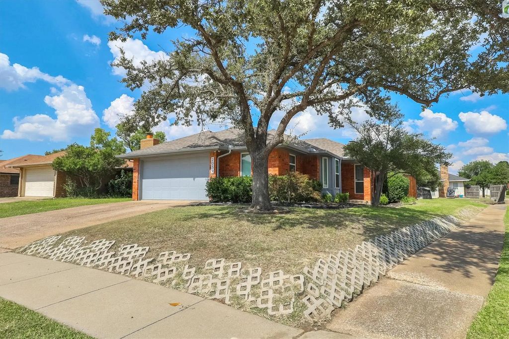2039 Avignon Drive, Carrollton