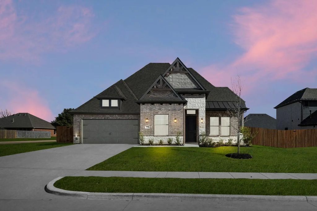 901 Meadow View Drive, Cleburne