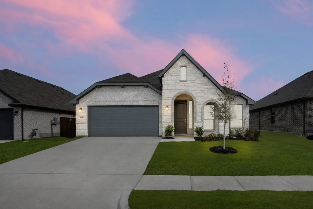 810 Misty Lane, Cleburne