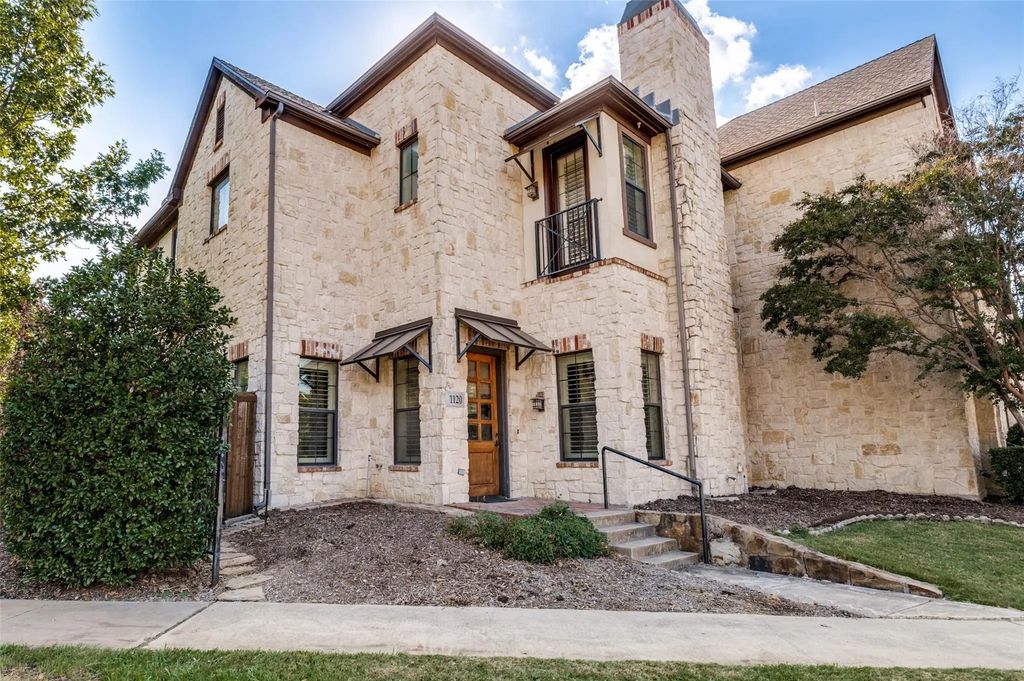 1120 Hemingway Lane, Irving