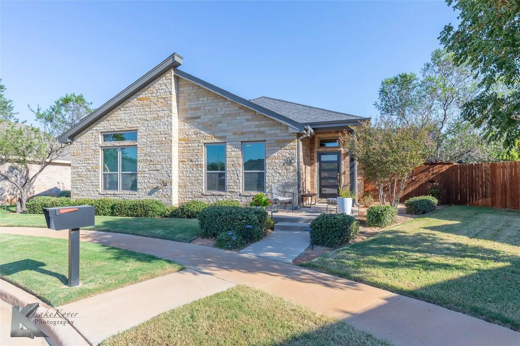 718 Edward Court, Abilene