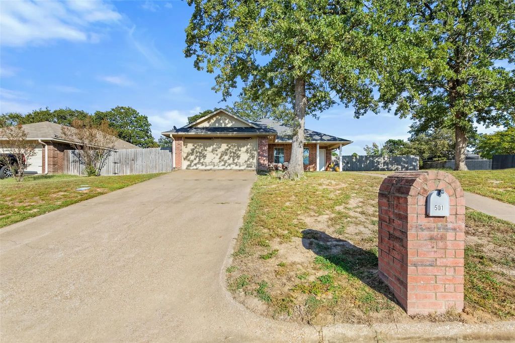 501 Asher, Lindale