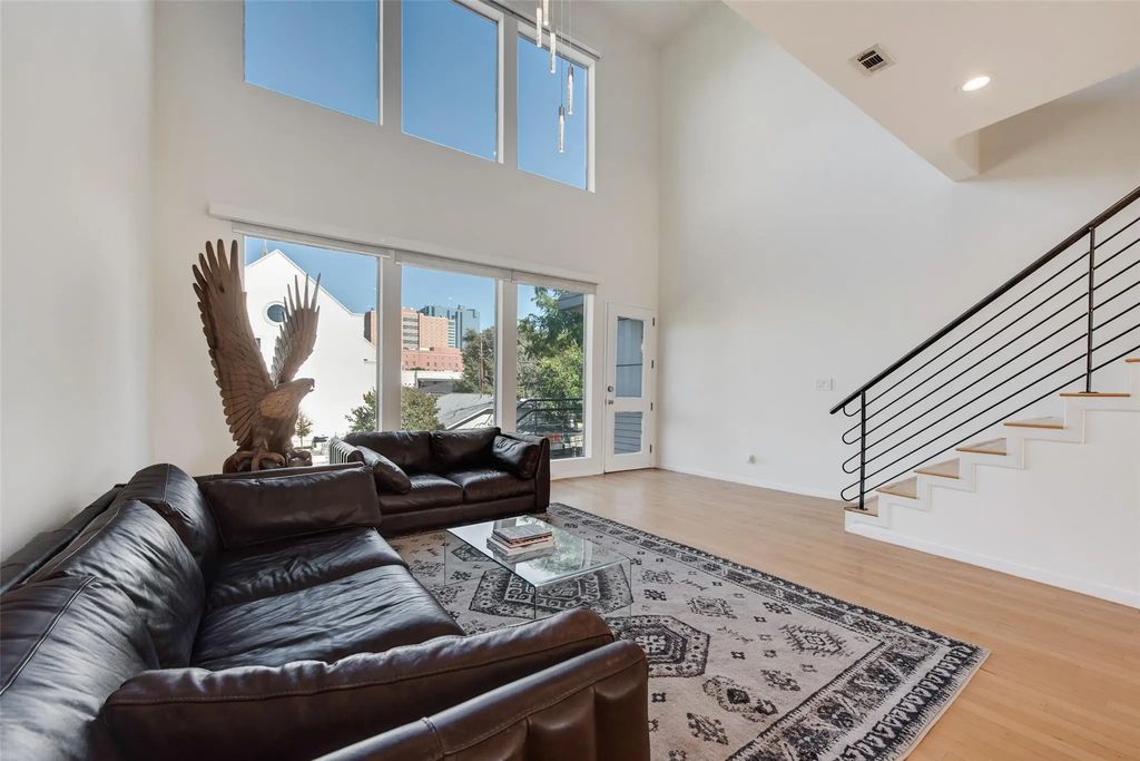 959 W Bluff Street 105, Fort Worth