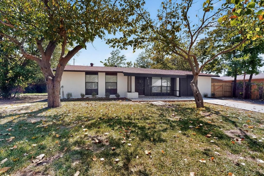 2412 Northshore Drive, Carrollton