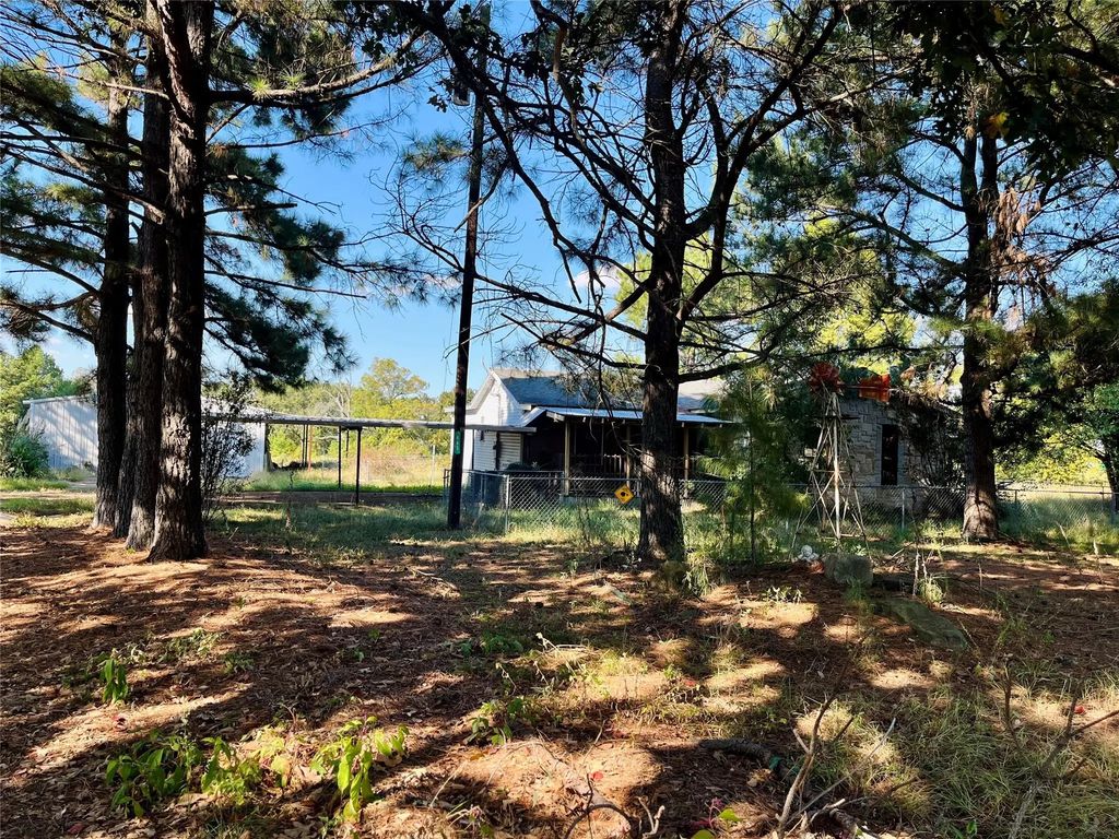 633 & 663 County Road 44100, Powderly