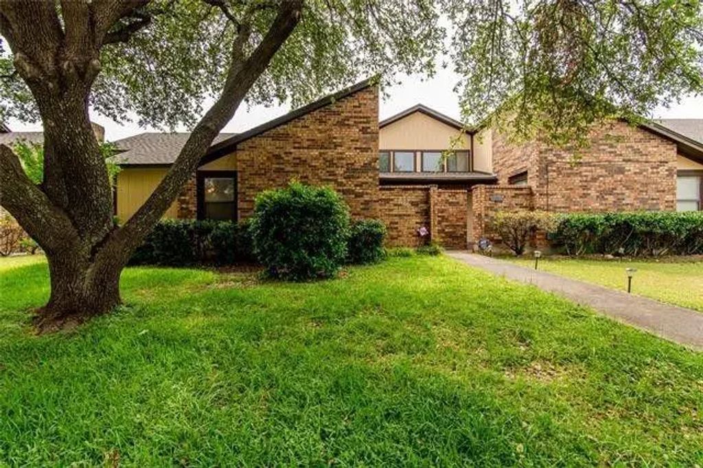 3912 Saint Christopher Lane, Dallas