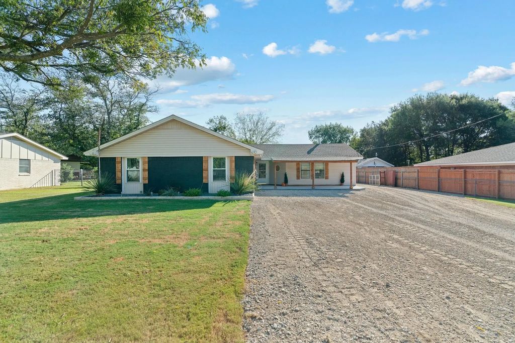 707 Gail Drive, Weatherford