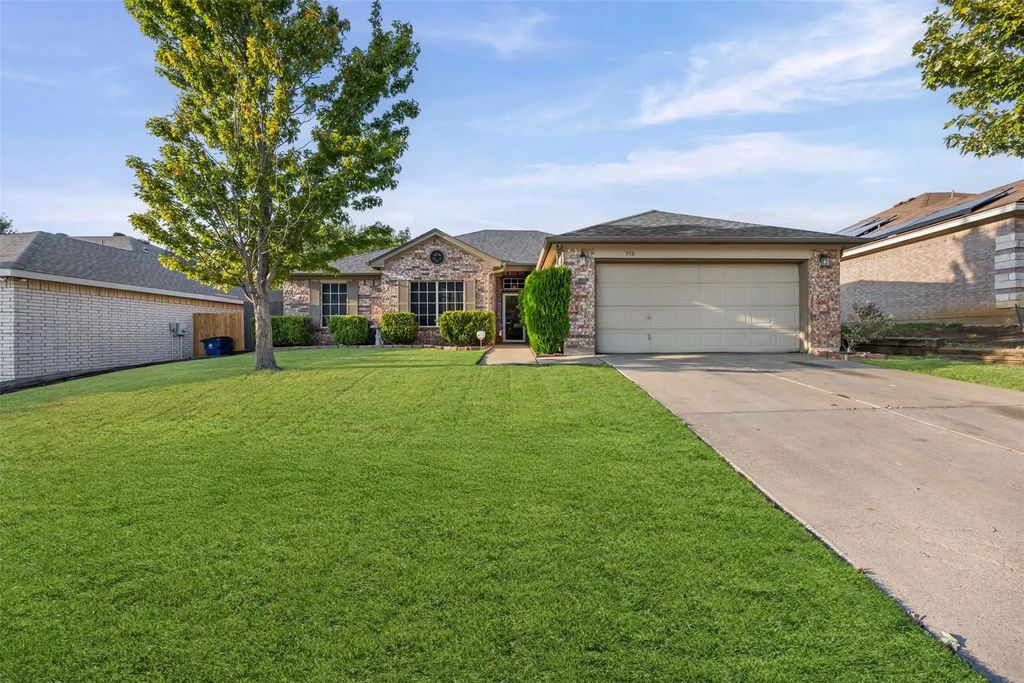 908 Ryanfield Court, Burleson