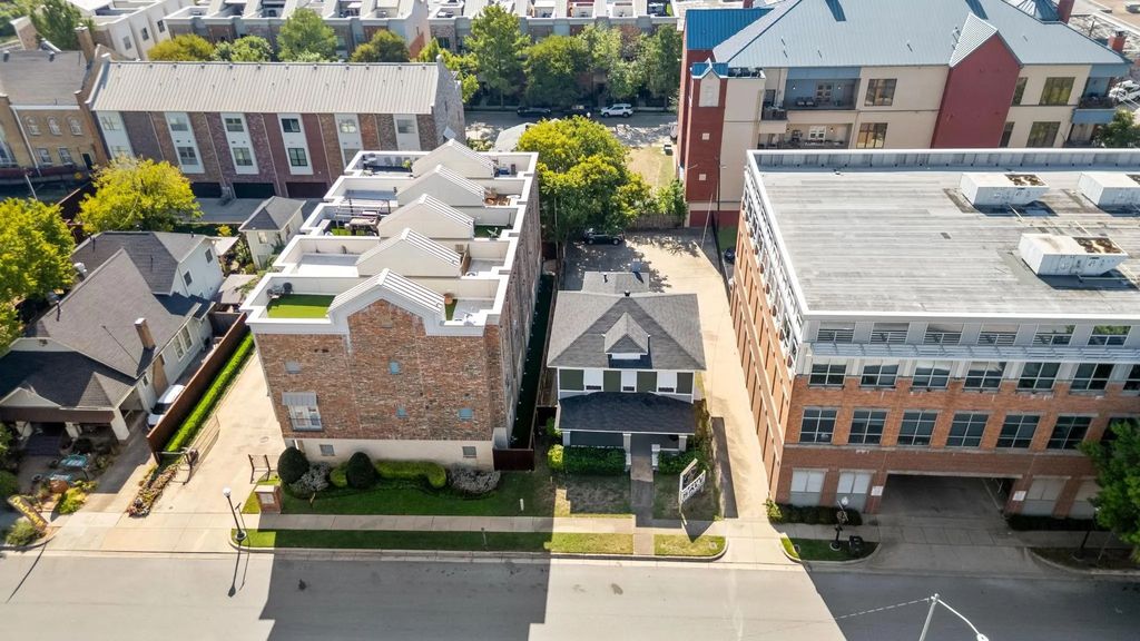 610 E Weatherford Street, Fort Worth