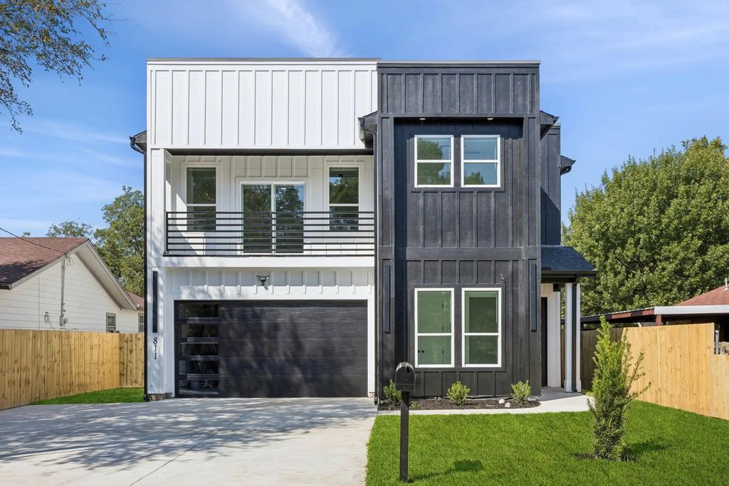 811 N Bond Avenue, Dallas